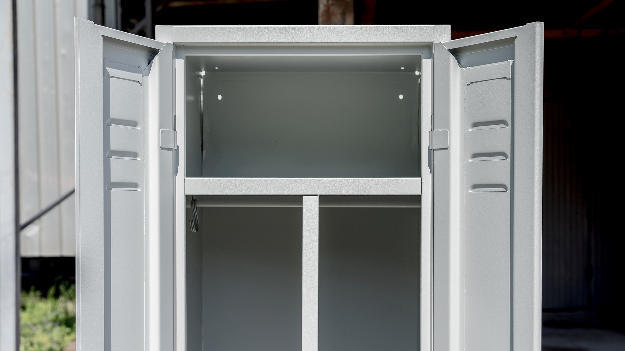 Metalni garderobni orman gornji deo