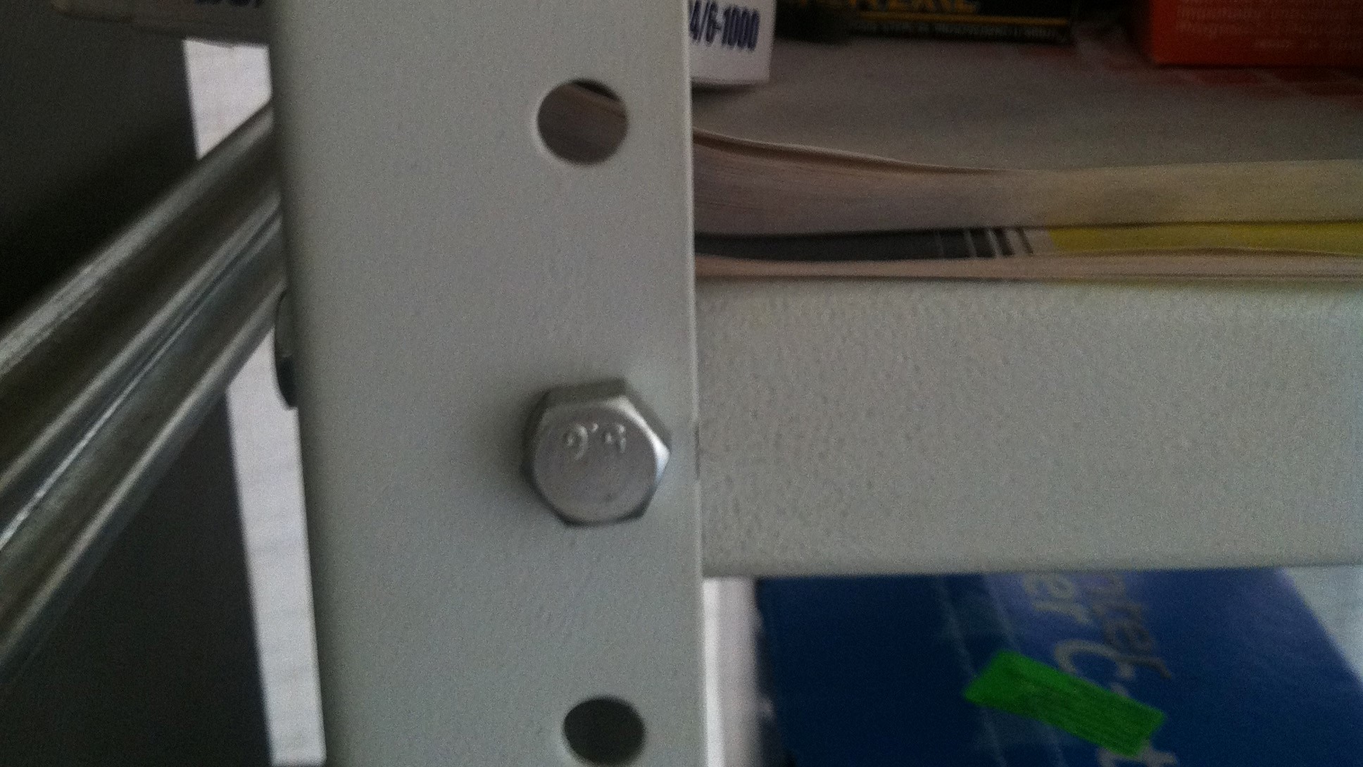 Metalna Magacinska/Arhivska Polica LSL Detalj Šaraf