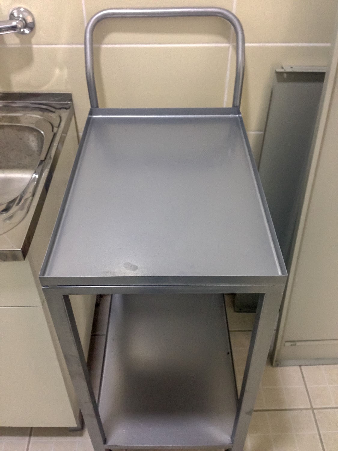 Metalna kolica za instrumente u veterini